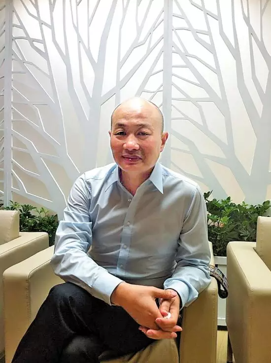 陈邦的发家致富史:曾在海南炒房破产,开医院暴富,曾捐款40亿元