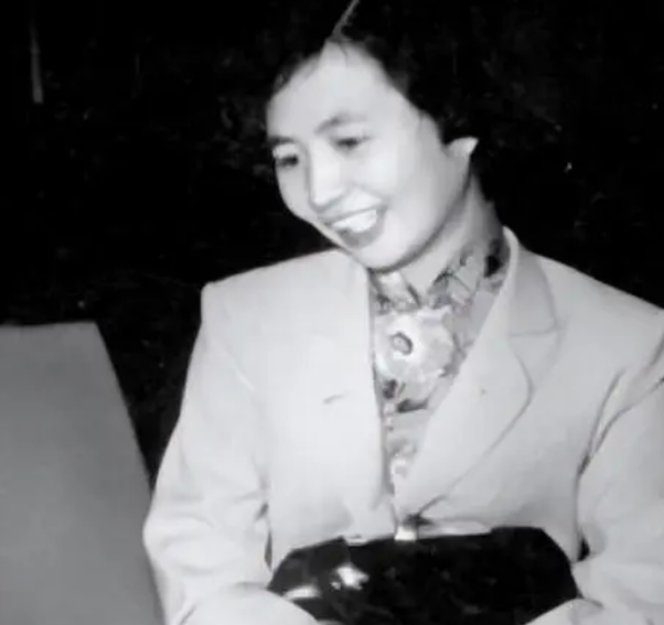 陈毅受邀到儿子陈昊苏的学校演讲,吃饭前却大怒:谁是陈昊苏?