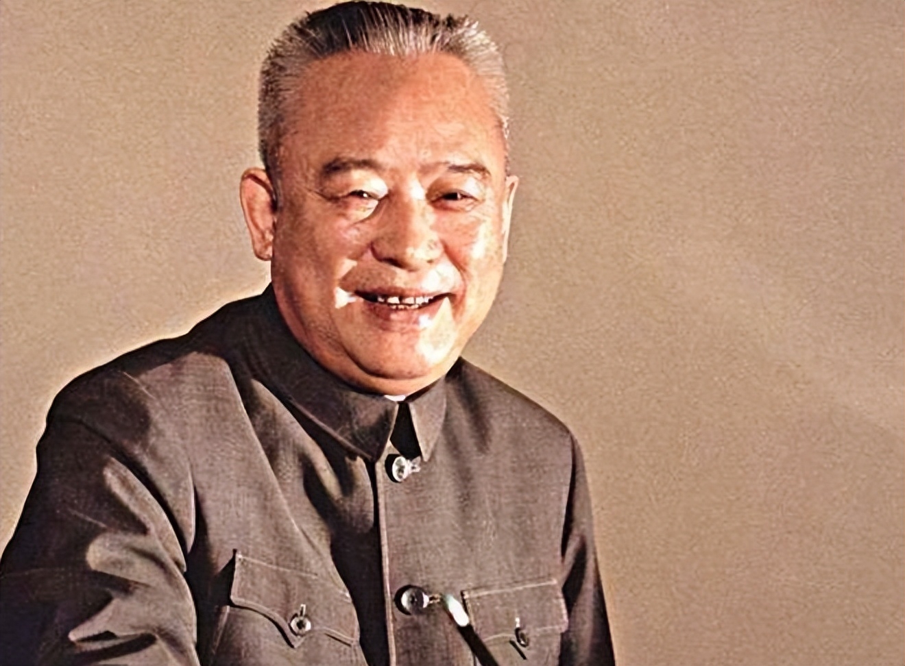 百万大裁军,南京军区政委郭林祥建言:减和尚不如拆大庙,我先退