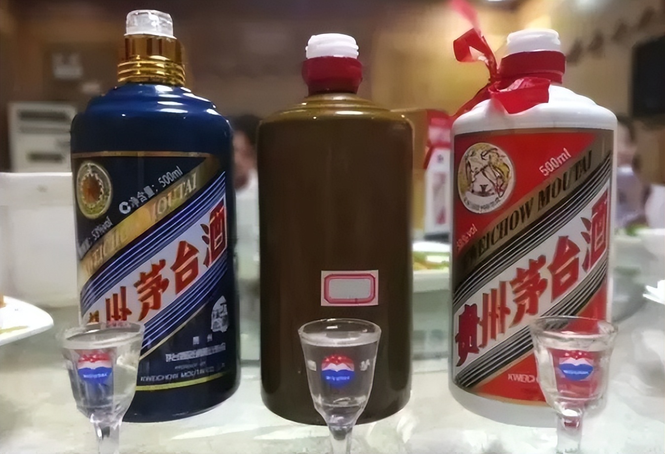 一桌酒瓶子图片大全图片