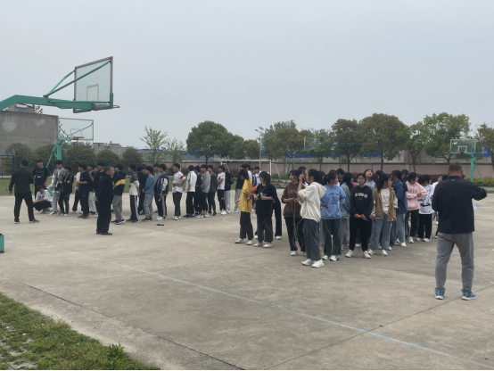 怀远县藕塘初级中学九年级开展体育训练测试活动