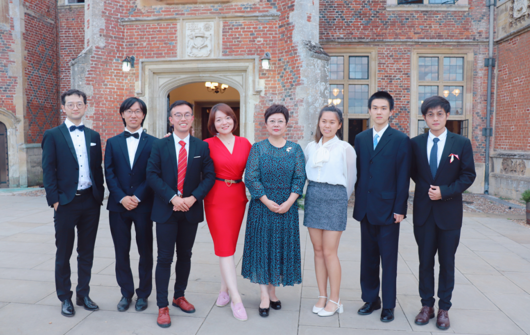 体验最具英式传统的formal dinner 感受世界一流大学的积淀与荣耀