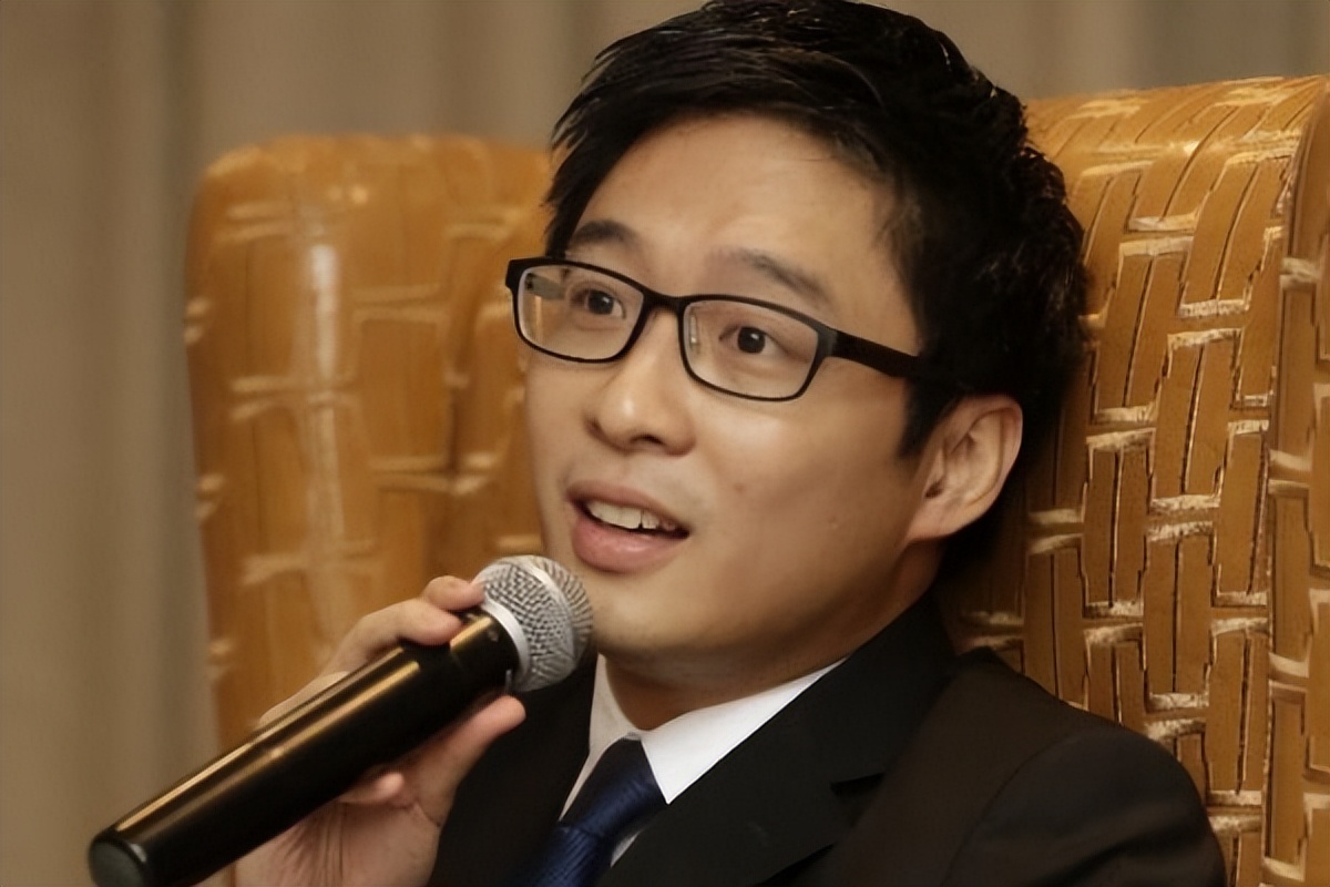 朱玲玲的烦恼:二儿子霍启山40岁未婚,小儿子霍启仁35岁游戏人间