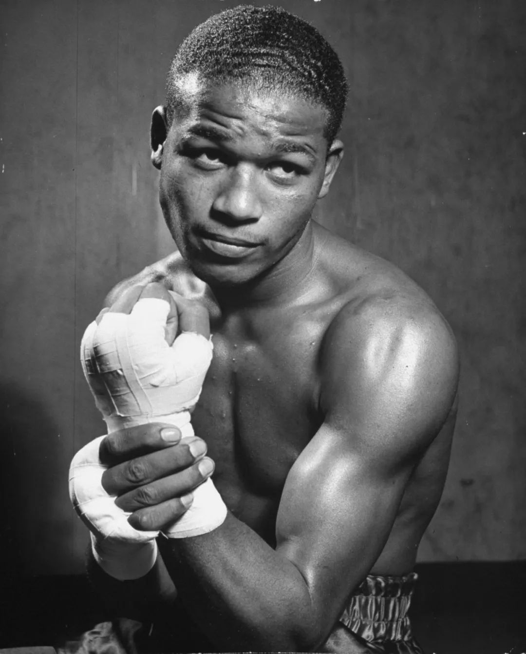 拳击英雄!尚·米榭·巴斯奇亚笔下的舒格·雷·罗宾逊肖像