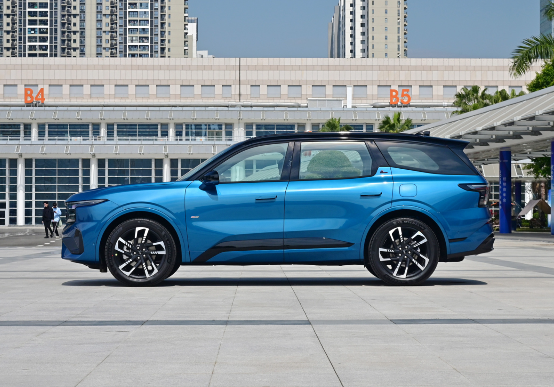 长安福特又一硬派suv,外观霸气比宝马x6都横,一箱油能跑1188km