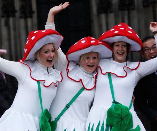 德国的"妇女狂欢节",女性可以肆意妄为,男人反倒遭了殃!