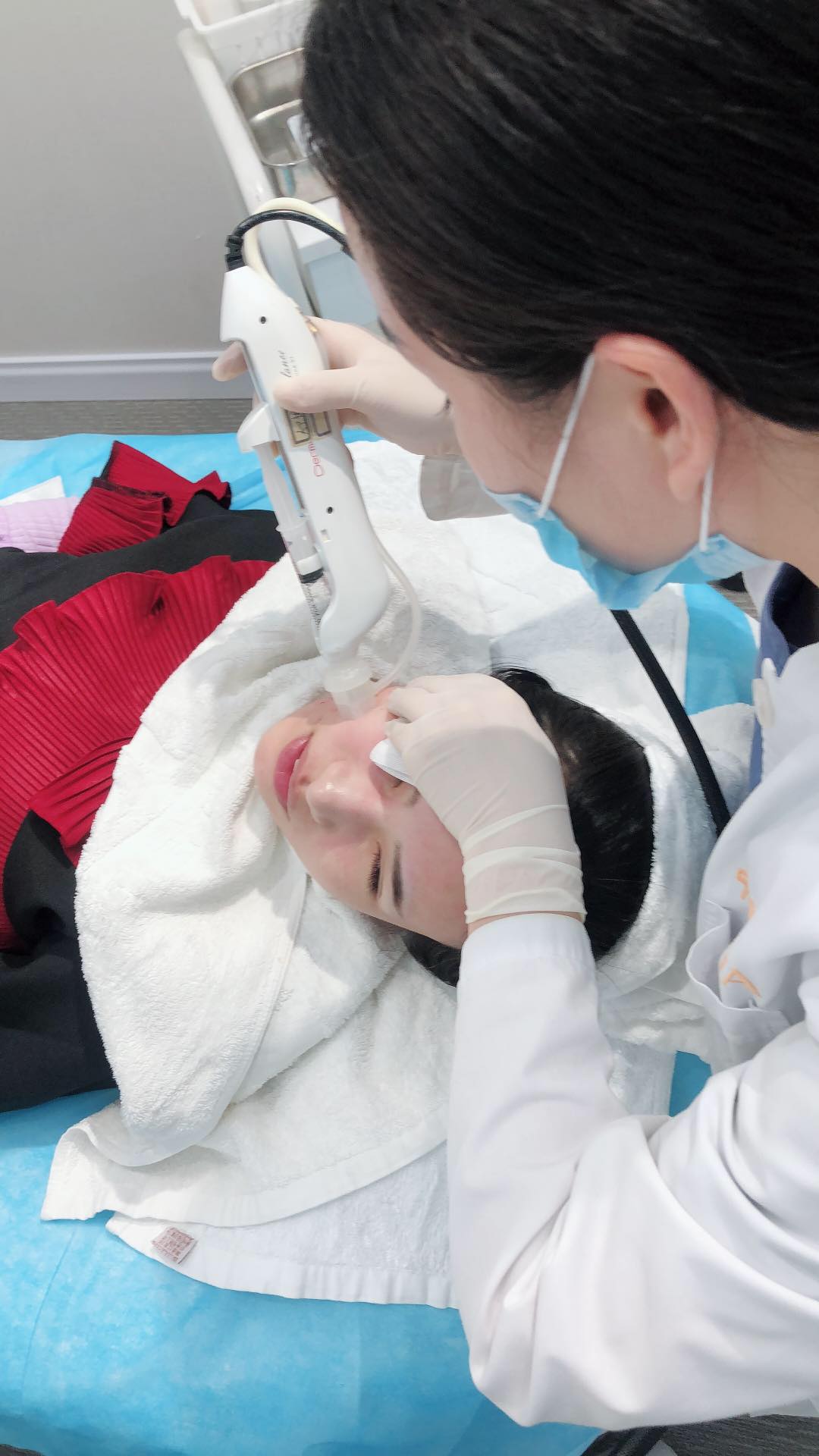 水光针注射是否无痛,为什么打完水光针后面部肿胀?