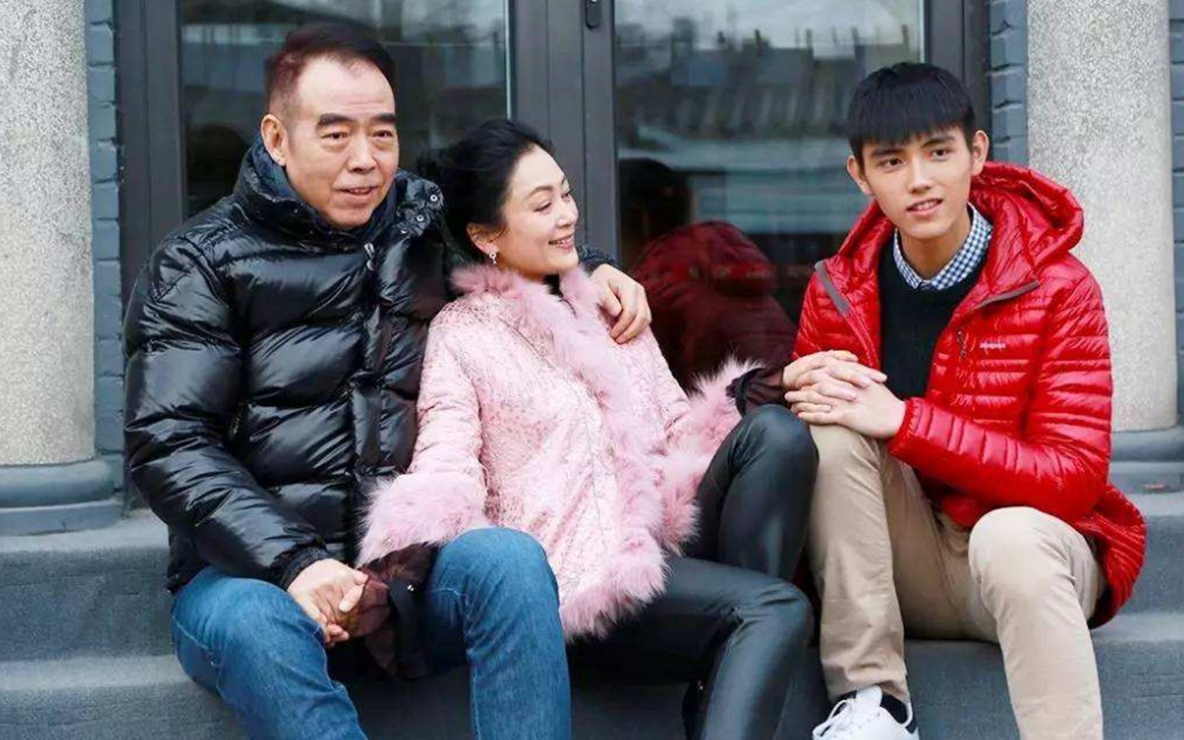 陈飞宇与女网红恋情被曝光,工作室紧急回应遭打脸,女方早已结婚