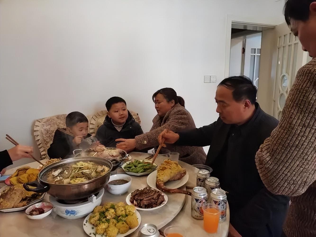 父母去世后,4种亲戚"不如外人"!对他们太好吃大亏!