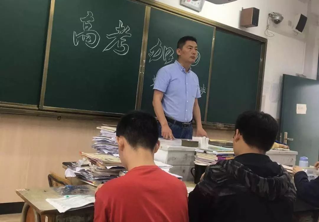 草塔中学老师图片