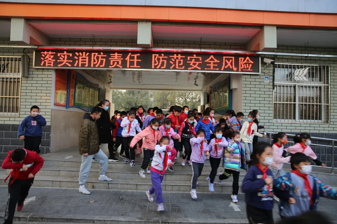 通州区运河小学开展消防安全教育演练 共建平安校园