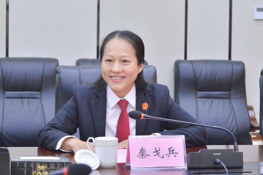 《中国审判》杂志社副总编李华斌一行到兴宁区法院采访调研优化营商