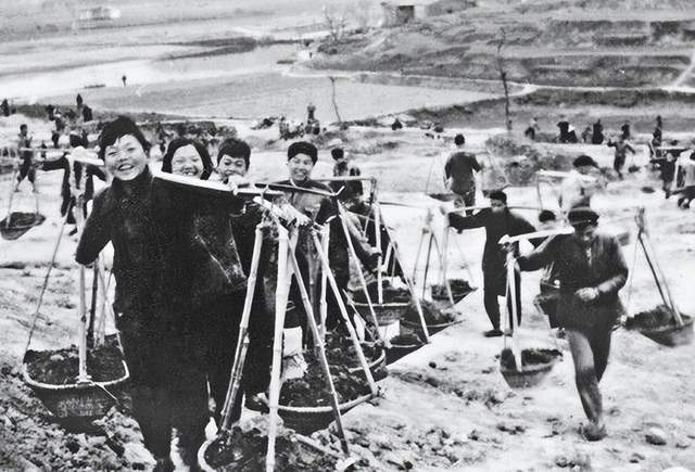 生产队记忆:六七十年代农村生产队劳动,那段难忘的历史记忆