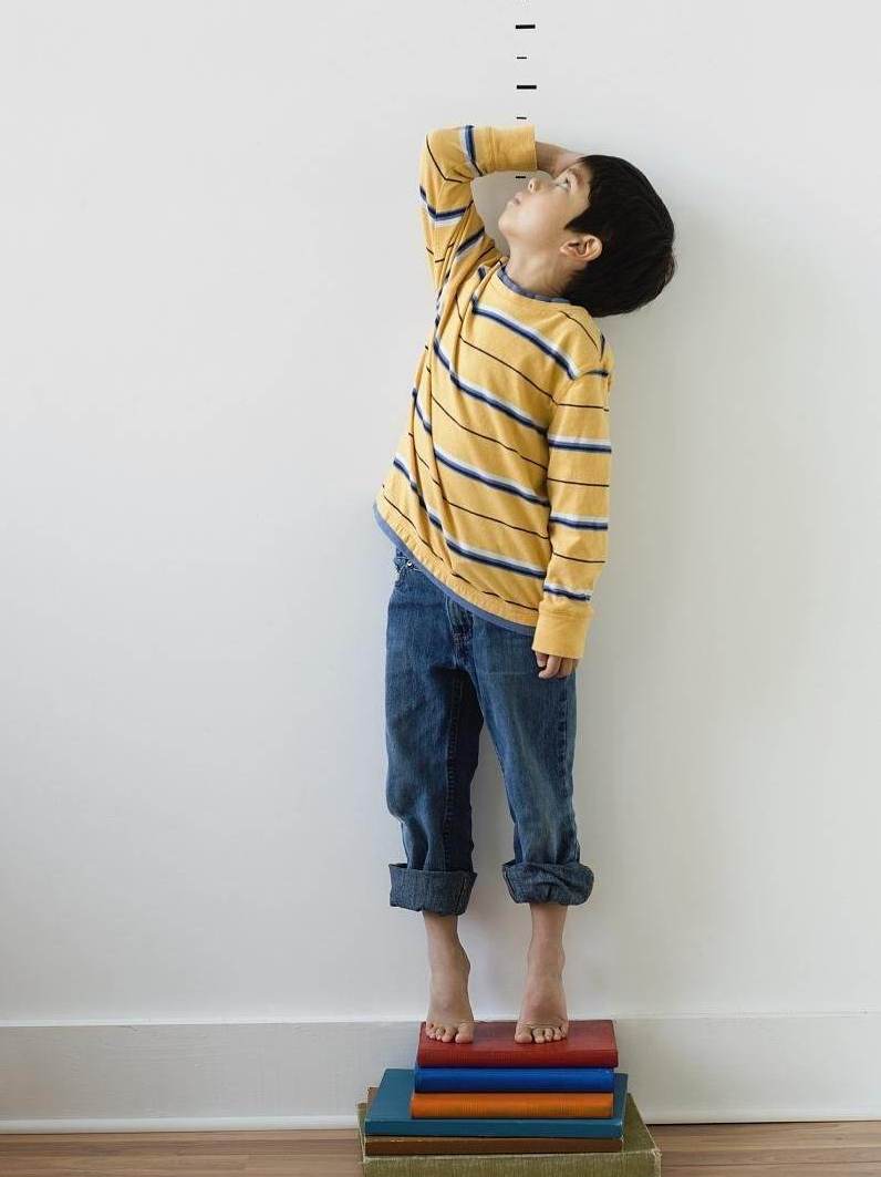 14岁男孩才1米4,3年后长高到一米七八,原来孩子只是晚发育