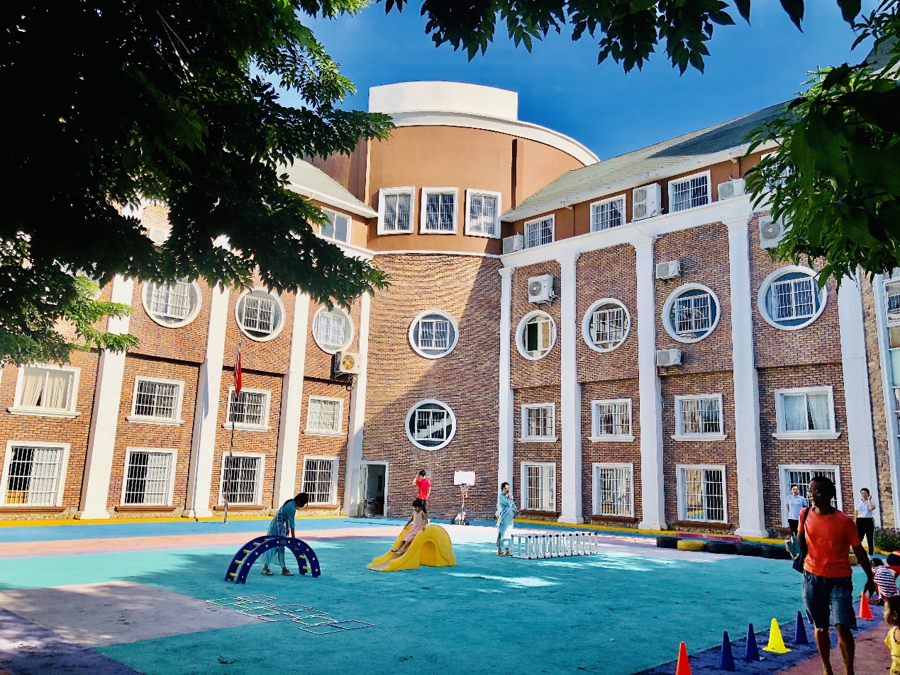 女儿幼儿园三餐吃不饱,宝妈探究竟果断要求转园,网友:学校太黑