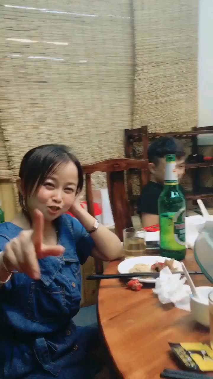 袖珍演员朱洁,34岁身高1米24,她的故事可比你想象的要辛酸