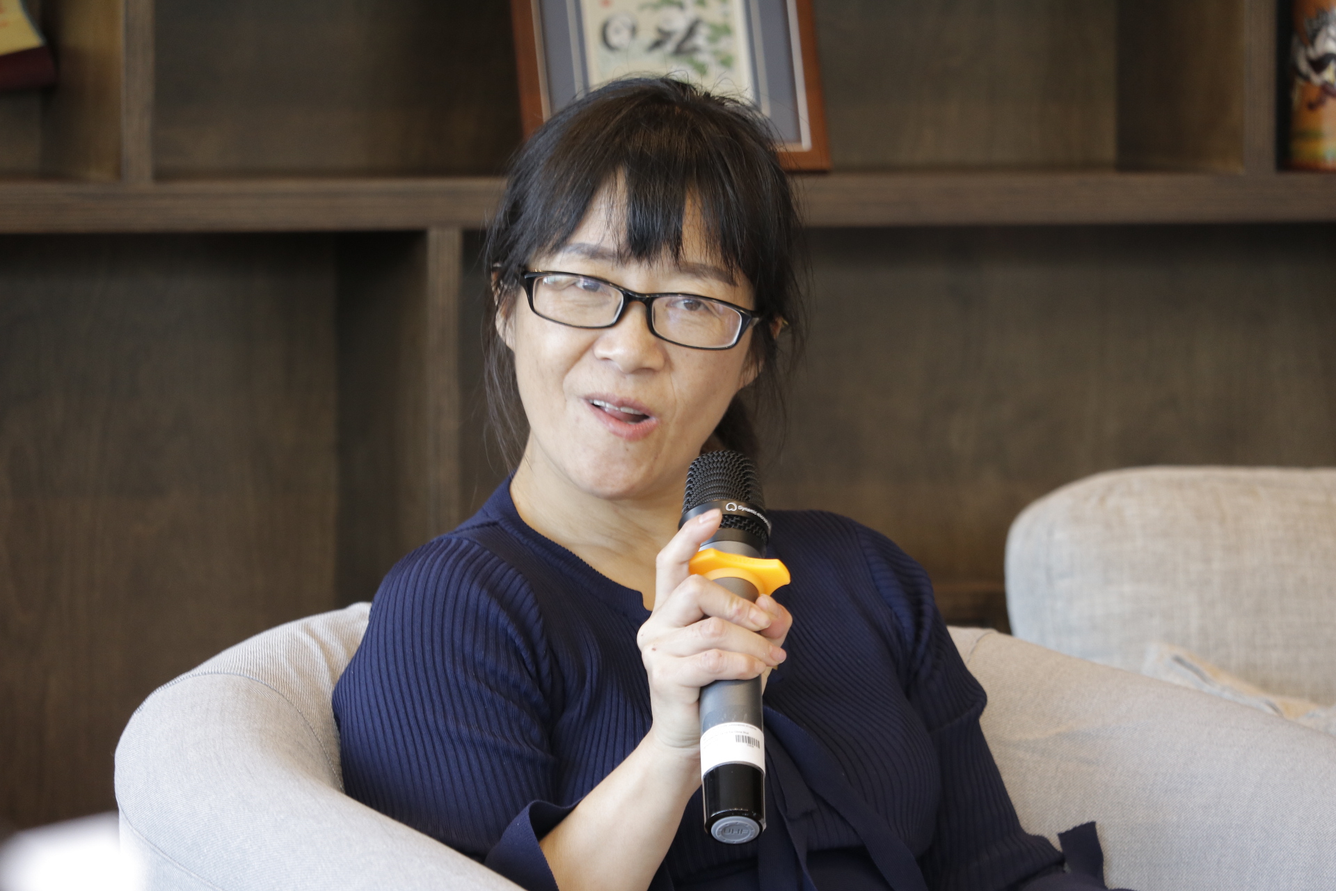46岁网红女诗人余秀华和90后男友结婚,活出了不一样的人生