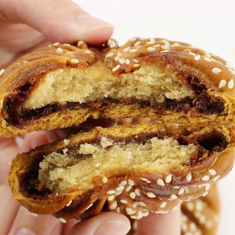 马蹄酥的历史可以追溯到清朝末年,当时人们为了仿制镇江同名糕点