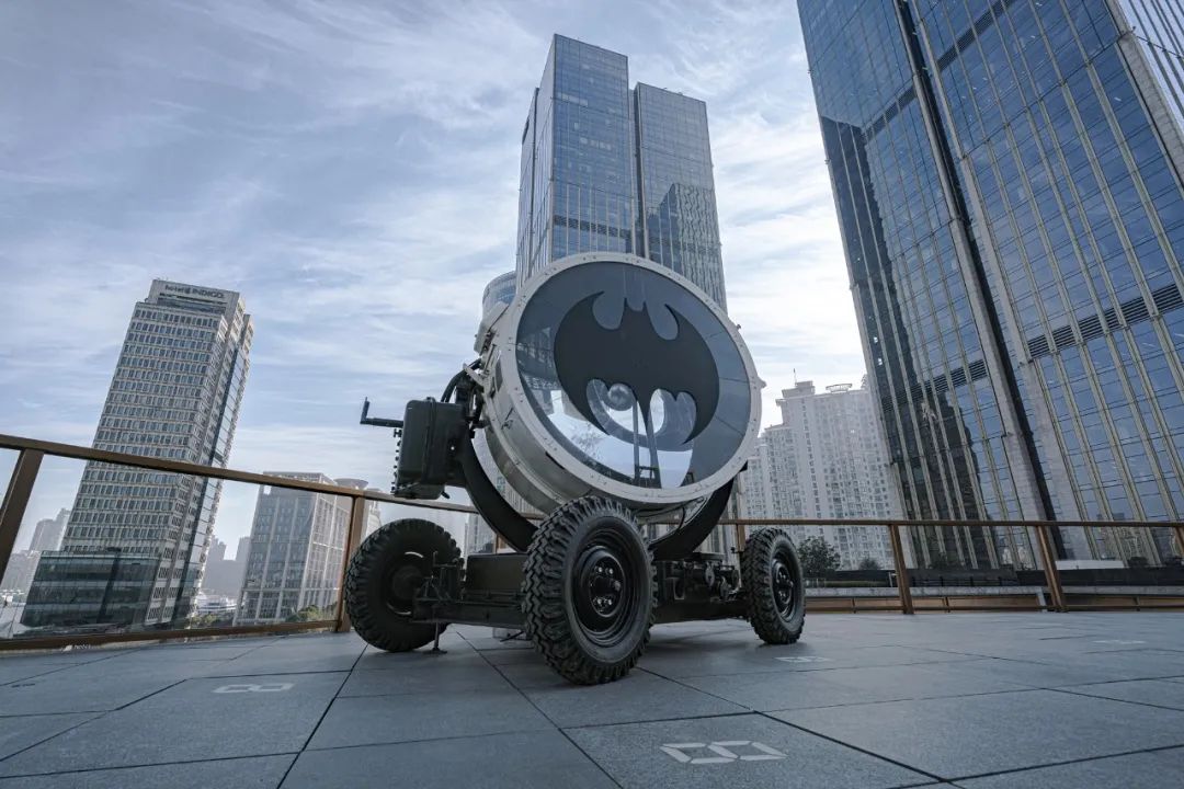 外滩惊现蝙蝠侠信号灯就在这里