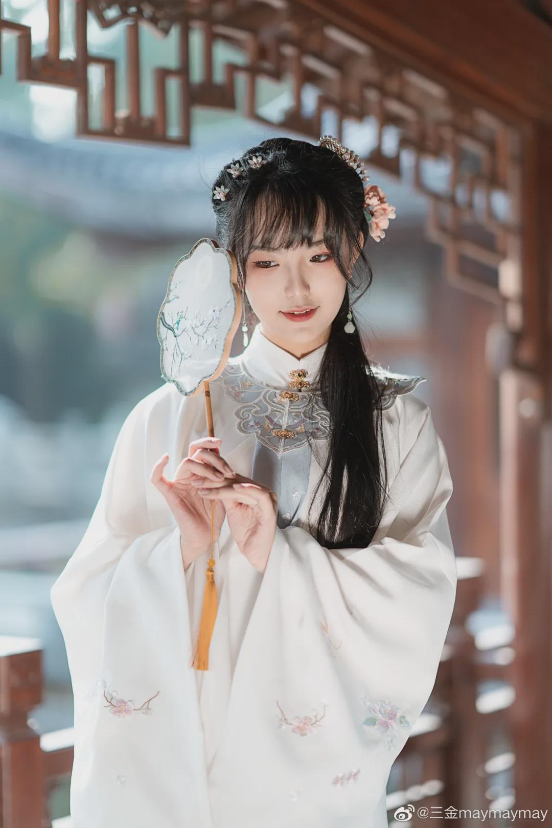 汉服小仙女:长安陌上无穷树