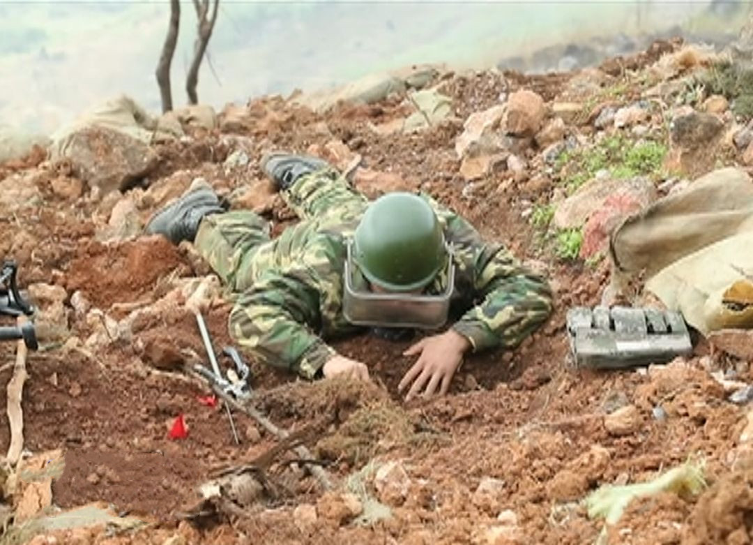 排雷英雄杜富国:舍己为人,推开战友被地雷炸伤,如今升级当父亲