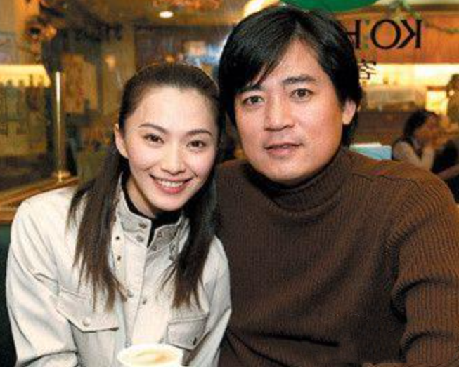 43岁侯怡君被曝怀孕,与男方爱情长跑20年,上个月刚宣布结婚