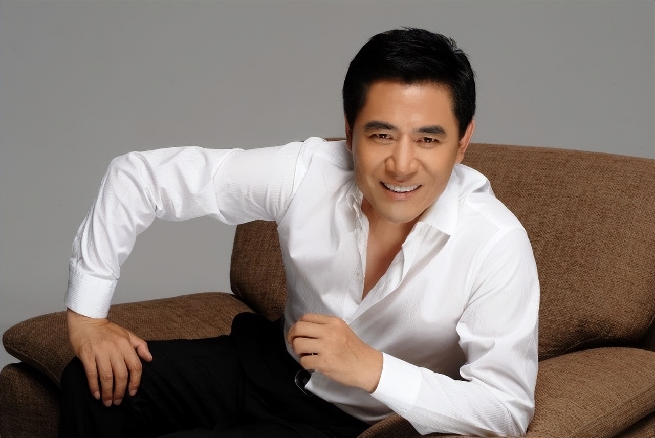 "影帝"陈宝国:与妻子结婚39年零绯闻,儿子至今未婚