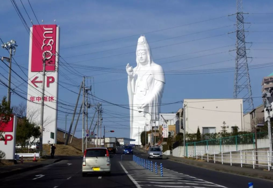 地球上神秘的三尊大佛,一座是日本仙台大观音,剩下的