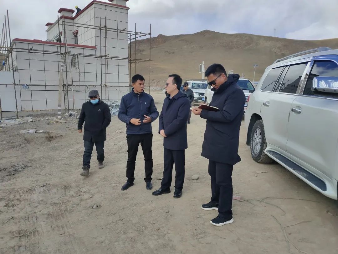 龚一枫副市长一行深入夏曲镇灾后重建安置房建设点进行督导检查