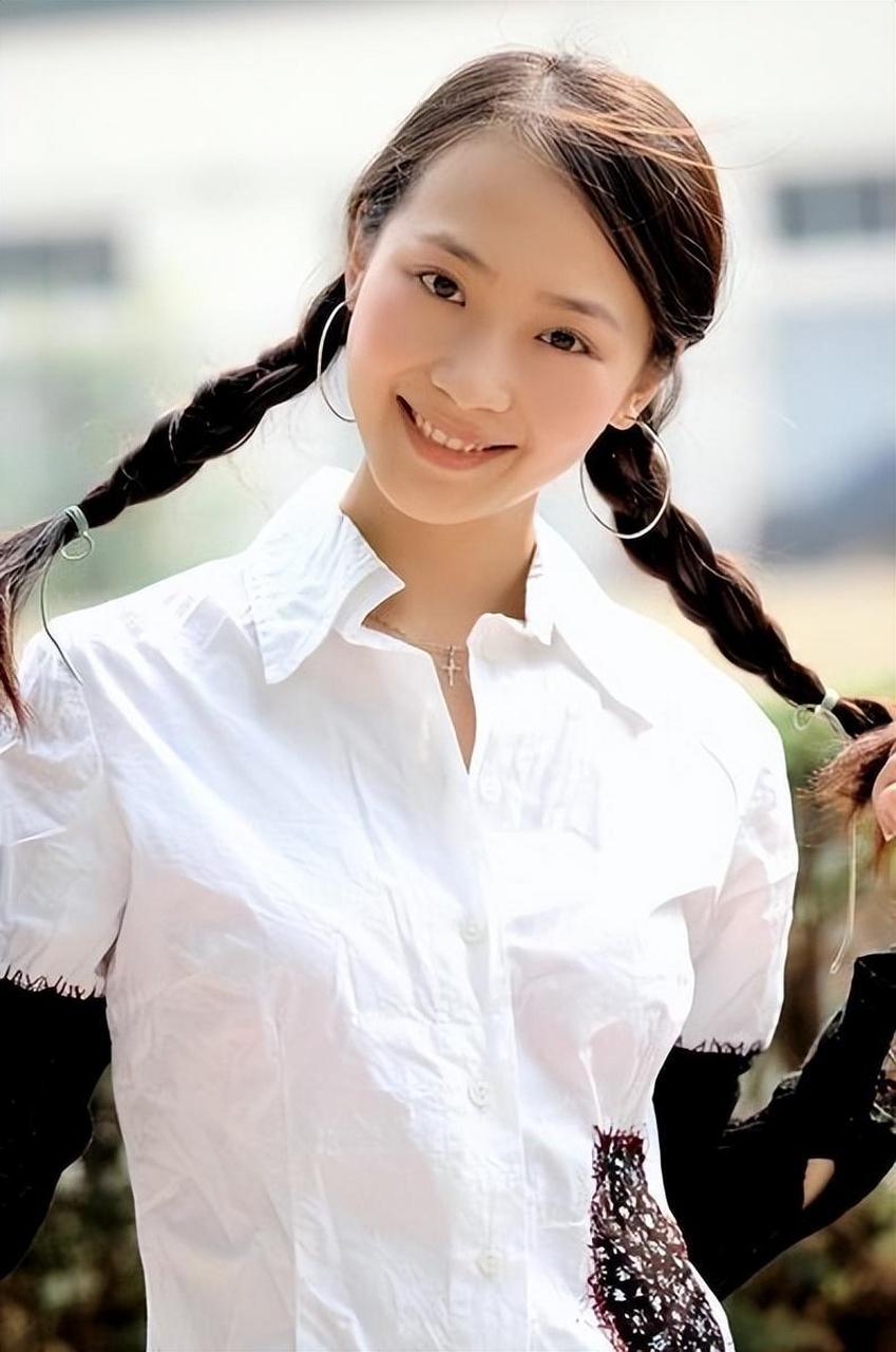 她是《猎鹰1949》中的机械专家赵雅琴.