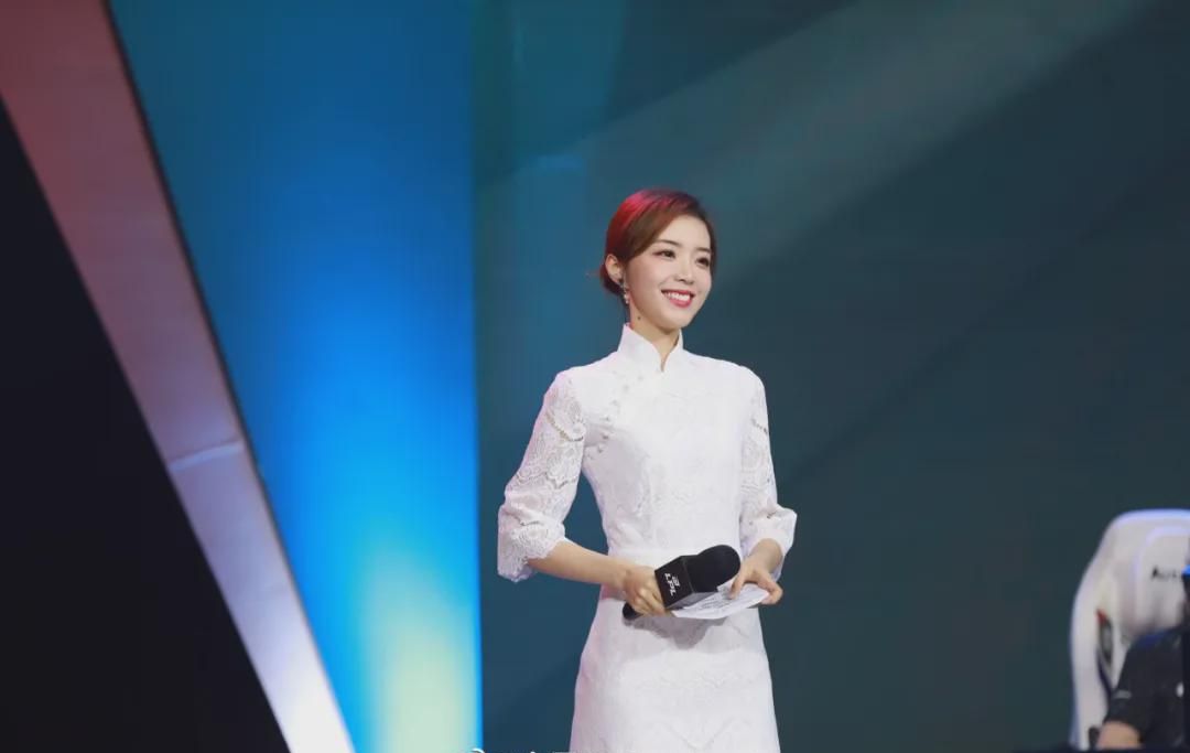 周姐粉丝考上清华,rita谈理想男友标准,lpl4大金花你最喜欢谁?