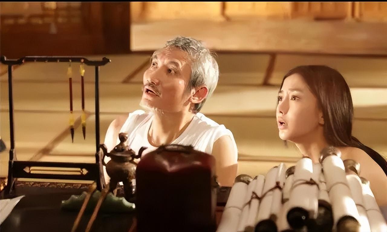 不靠男人”的杨颖终于迎来退潮：当初有多豪横，后来就得多收敛