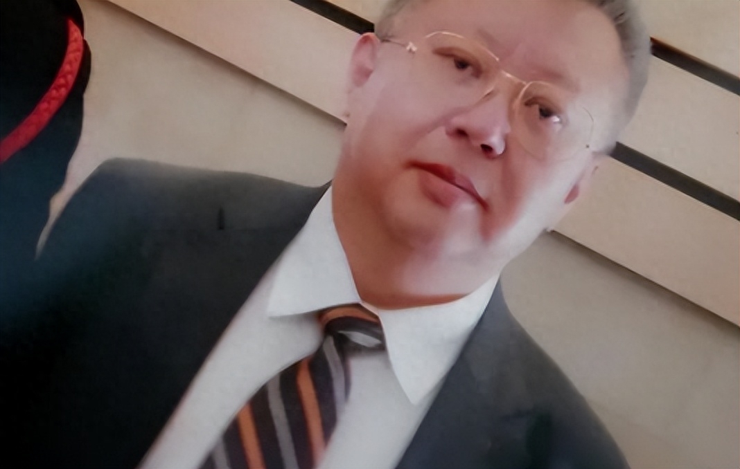 吃中国饭砸中国碗伪装潜伏30多年起底两面人李亨利