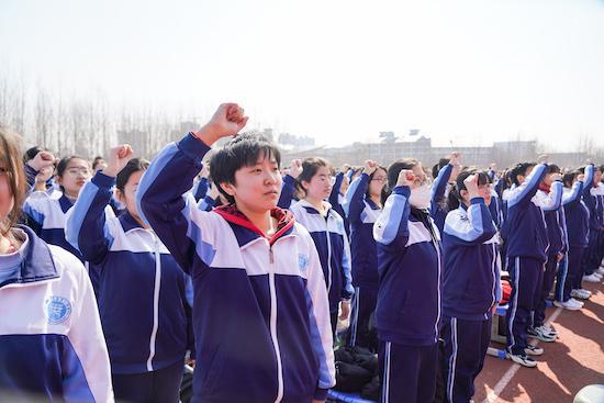 济南市莱芜第一中学61级学生决胜高考百日誓师大会举行