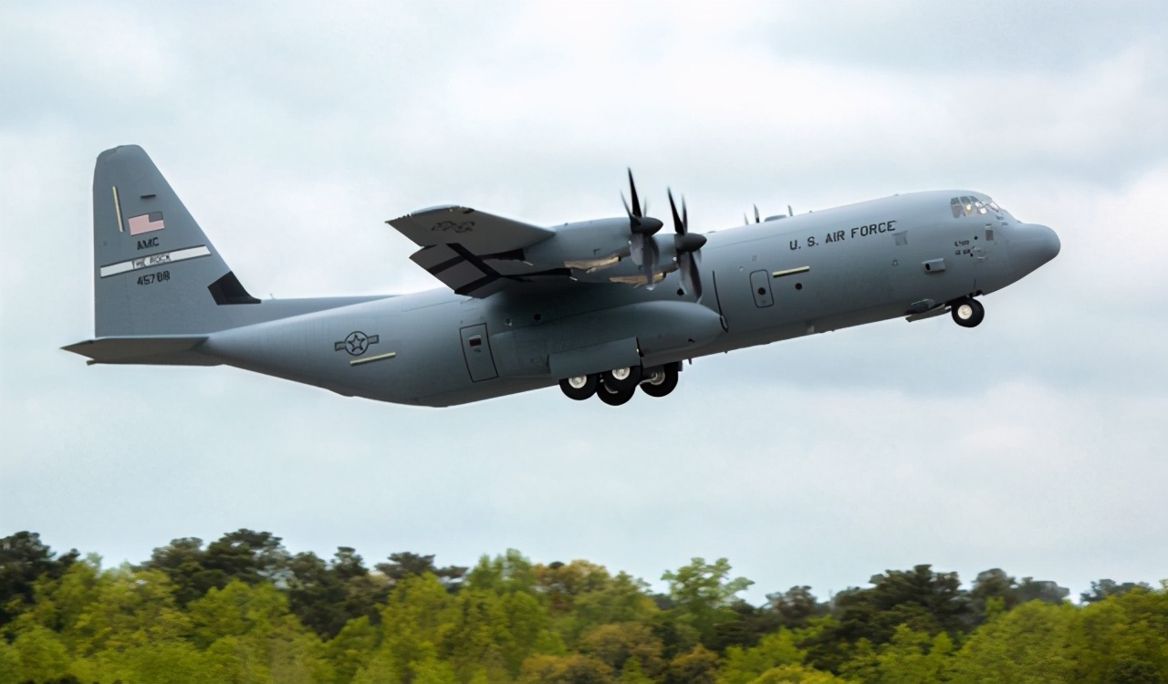 其中c-130b,c-130h是从美国空军的多余物资中拨出来的,而c-130t则是