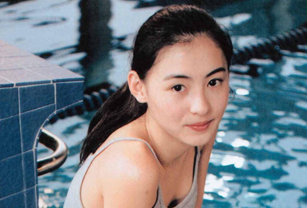 张柏芝18岁凭周星驰爆红和谢霆锋生2子今做单亲妈妈也幸福