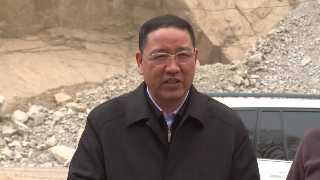 县委书记张政能调研韩家峡水库工程建设和金川河河道治理等工作