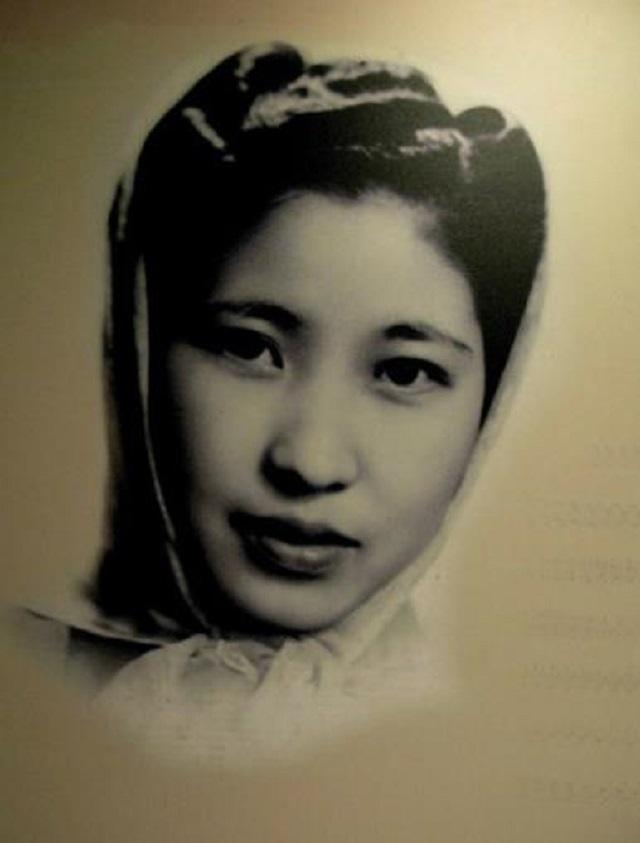 傅雷的夫人朱梅馥,邀情敌来家里同住,在磨难中与丈夫共赴黄泉