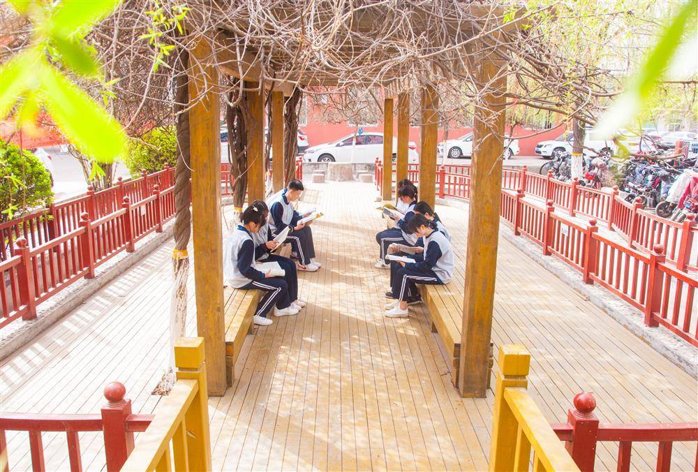 邯郸市第七中学是全国教育科研先进集体