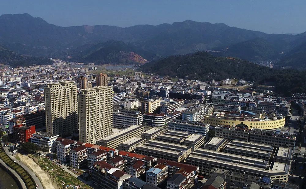 温州永嘉桥头:小纽扣"扣"开幸福大门