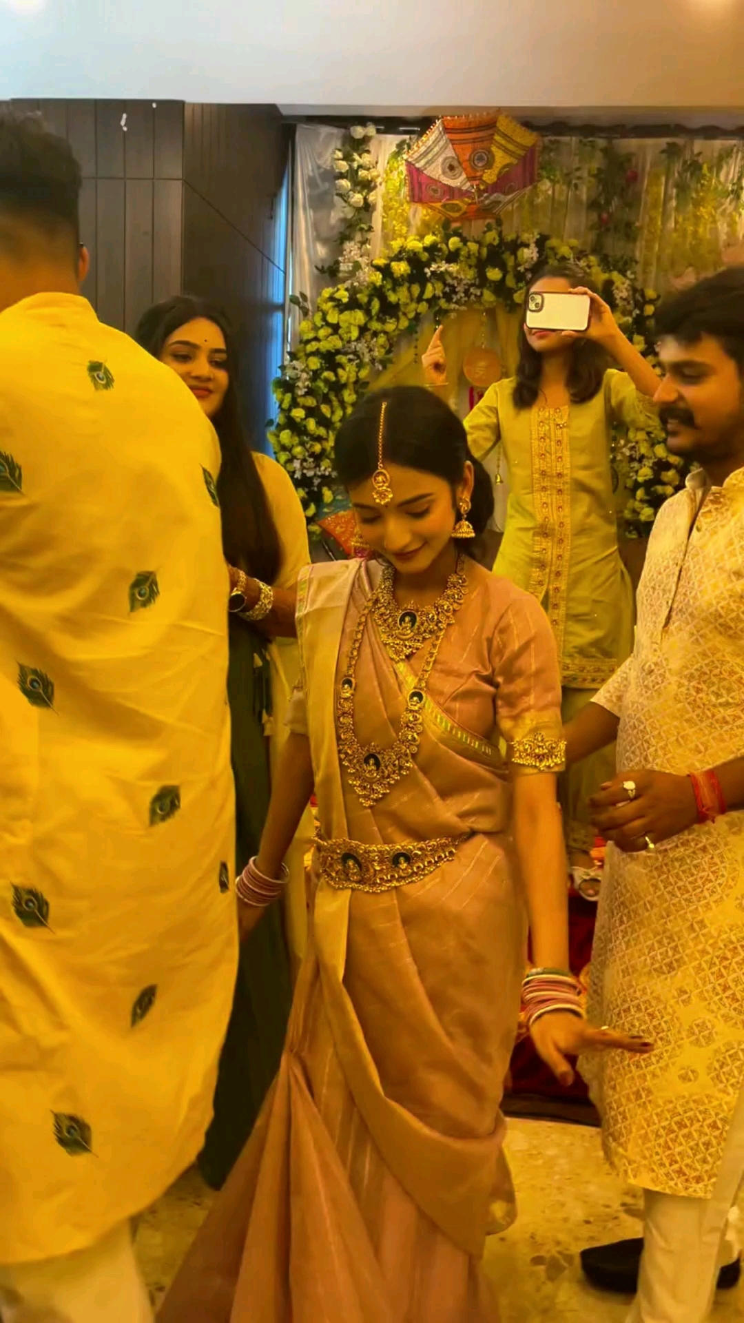 印度美女跳舞真的随心随欲,随意发挥!