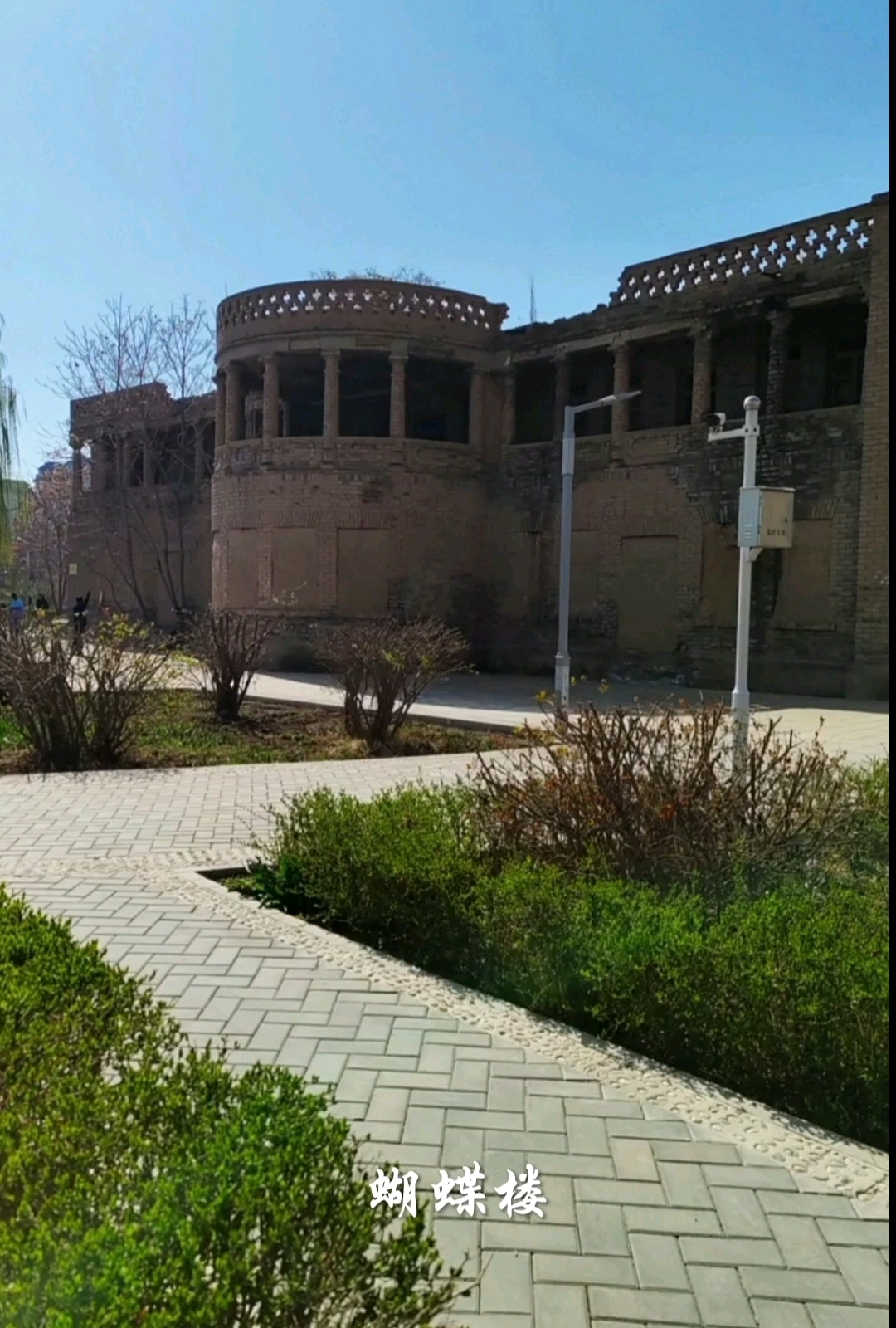 甘肃武威核桃园里边 有1幢老建筑 ,形似蝴蝶, 故名为蝴蝶楼