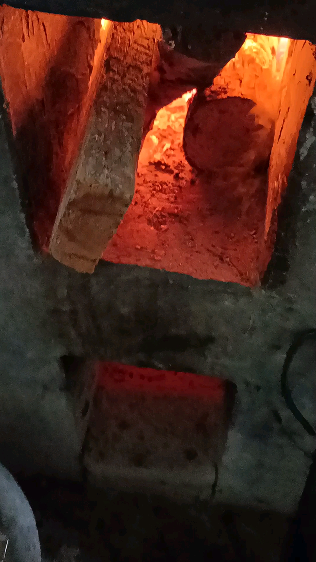 老式柴火灶烧开水