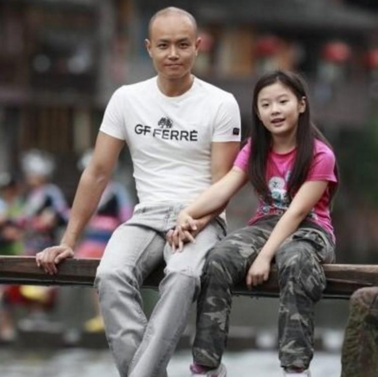 乐嘉:节目上与宁静争吵,靠女儿赚流量,他在不归路越走越远