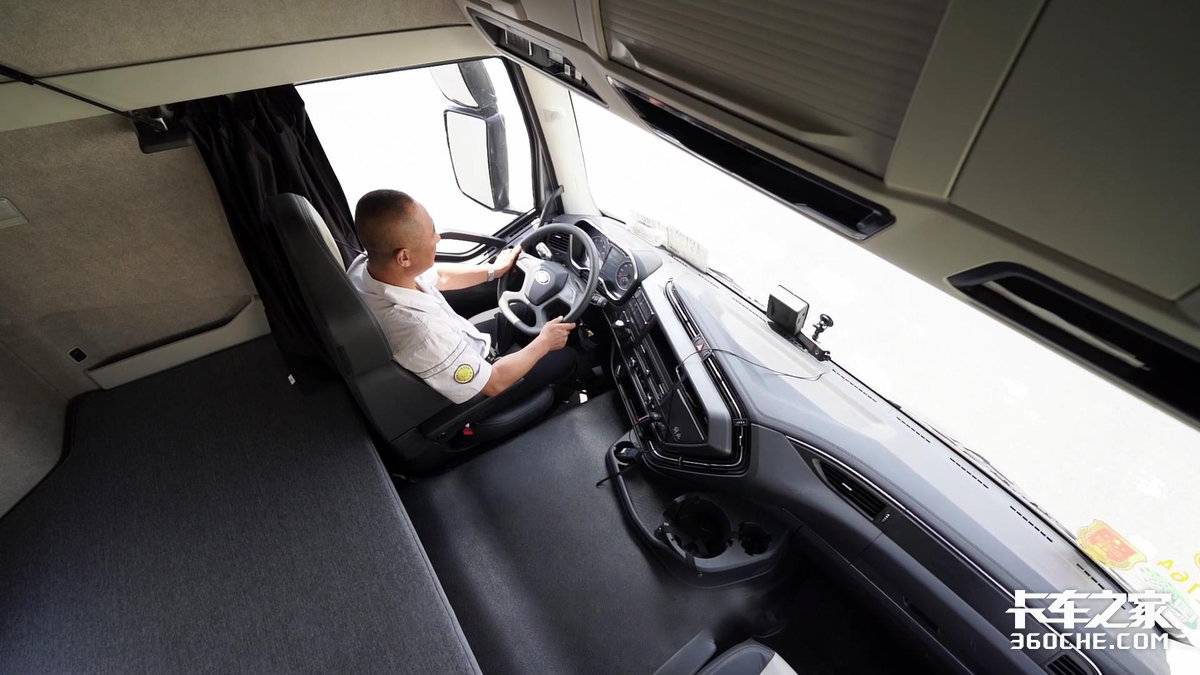 百公里油耗17.4升,一年多挣13万,解放j6e牵引车凭啥这么省?