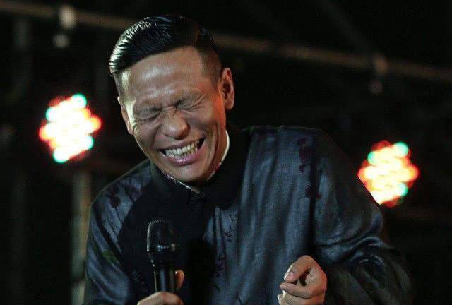 宋小宝携二婚娇妻购物王雪掌控财政大权小腹凸起明显疑怀孕