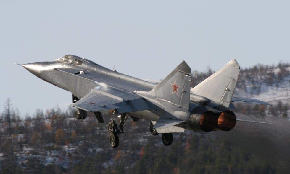 战斗机传奇,导弹都追不上它的步伐,苏联米格25截击机