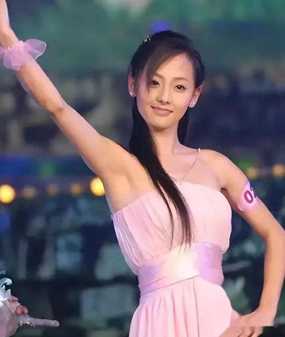 张嘉倪多次反派演技大放异彩八年婚姻果断终止她智勇双全