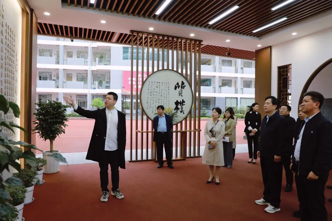 河南省濮阳市教育局考察团莅临无锡市东林小学进行交流活动