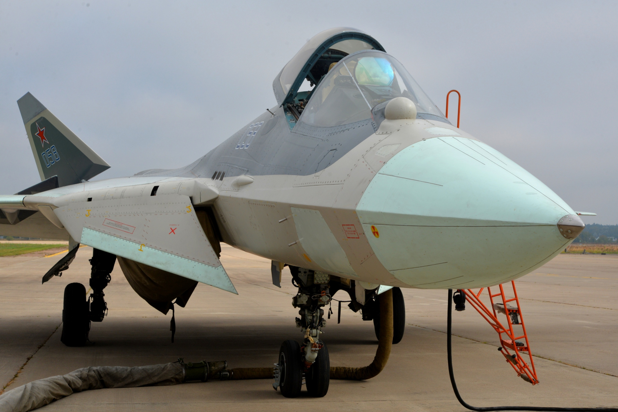 苏-57战斗机细节特写,工艺精湛比欧洲货强,全新产品就是不一样